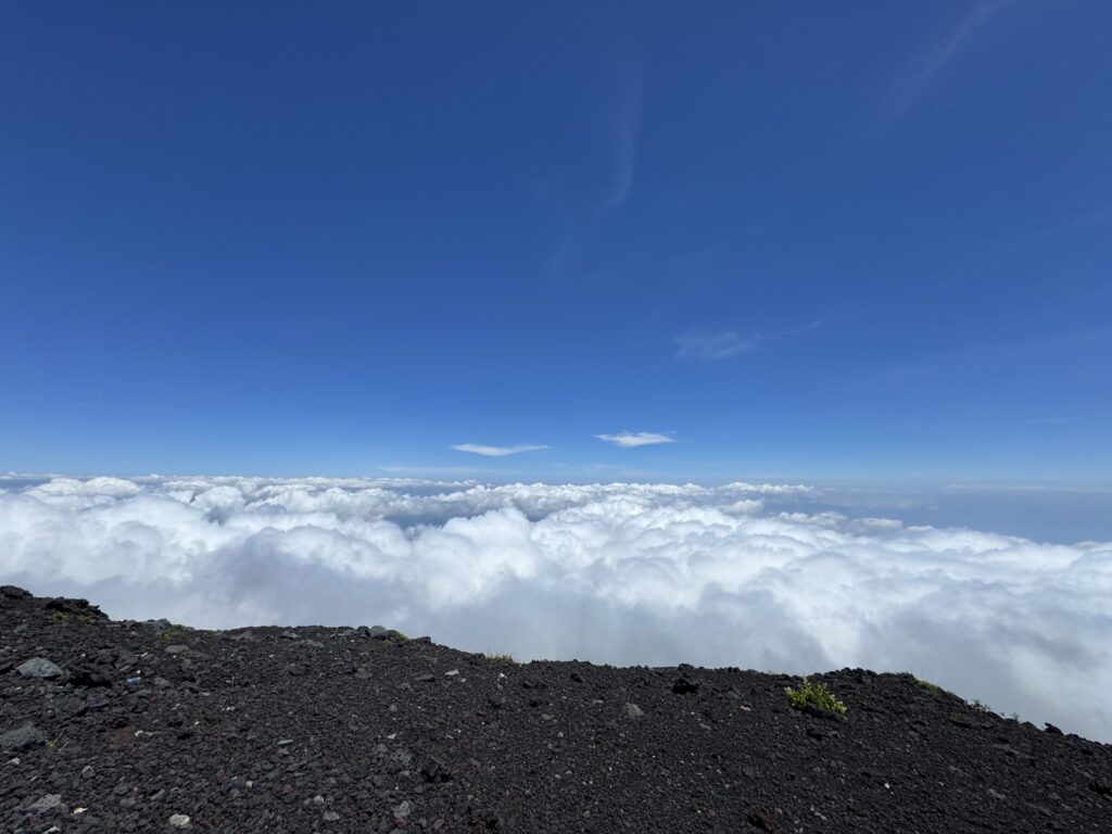 須走ルート 樹林帯を抜けた先に広がる雲海