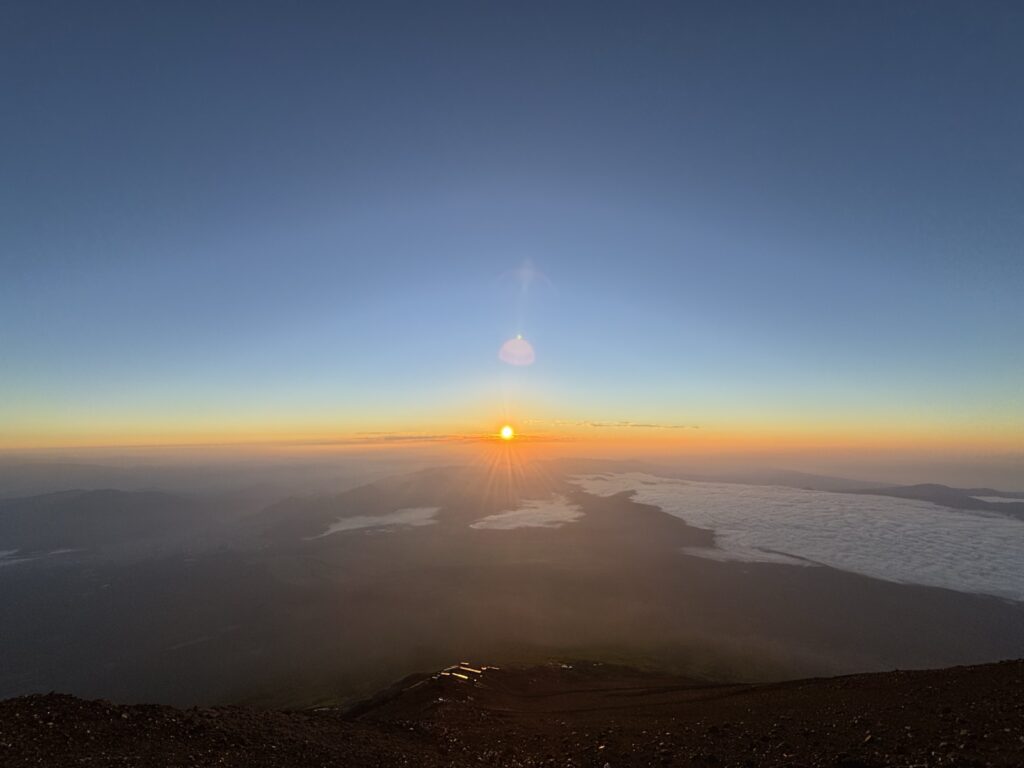 富士山 須走口山頂から見た御来光